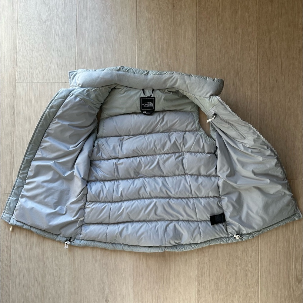 The North Face 700 Fill Down Vest Women’s Small Light Gray Puffer Zip Front - Picture 9 of 12